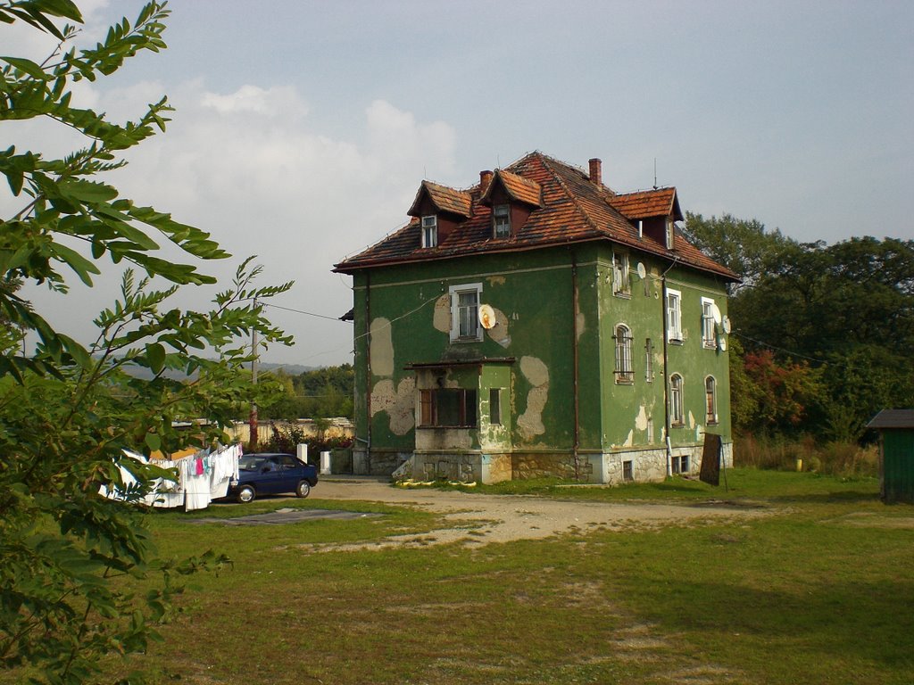 Bogatynia, Ostatni dom za wałem (widok od tyłu)