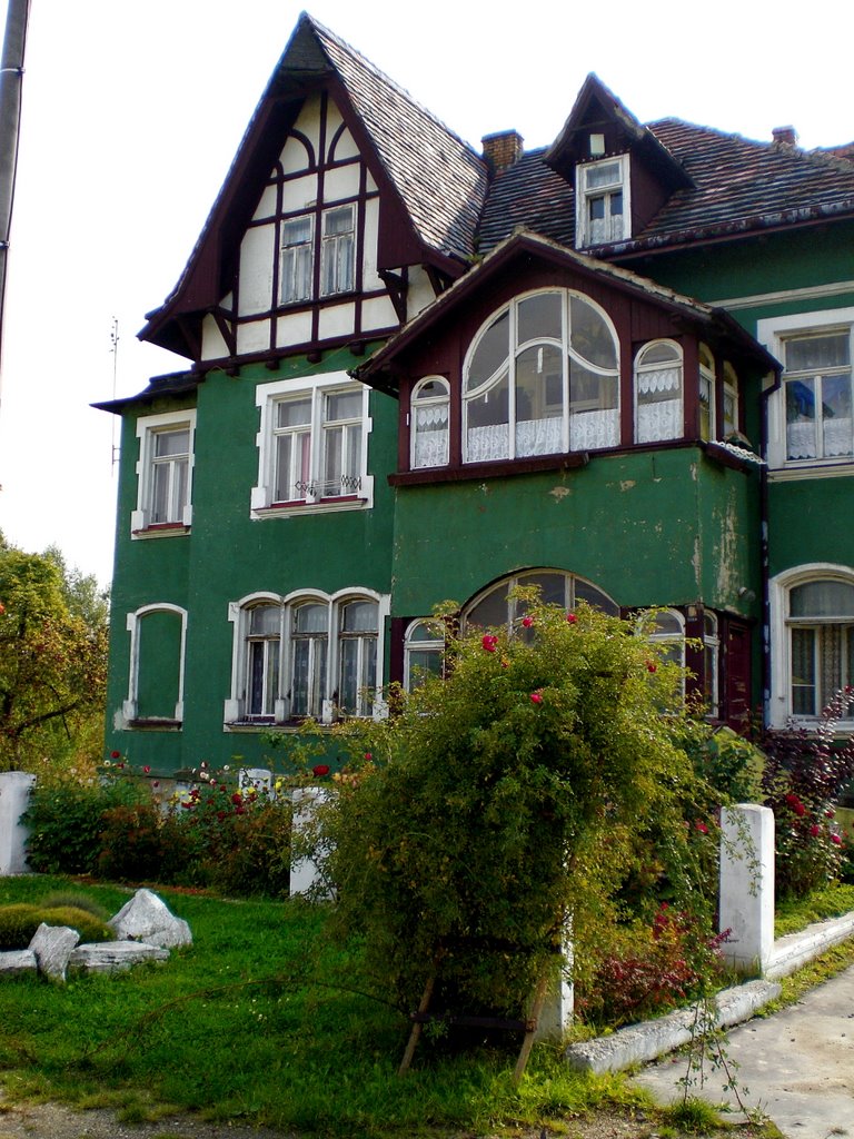 Bogatynia, Ostatni dom za wałem (widok od przodu)