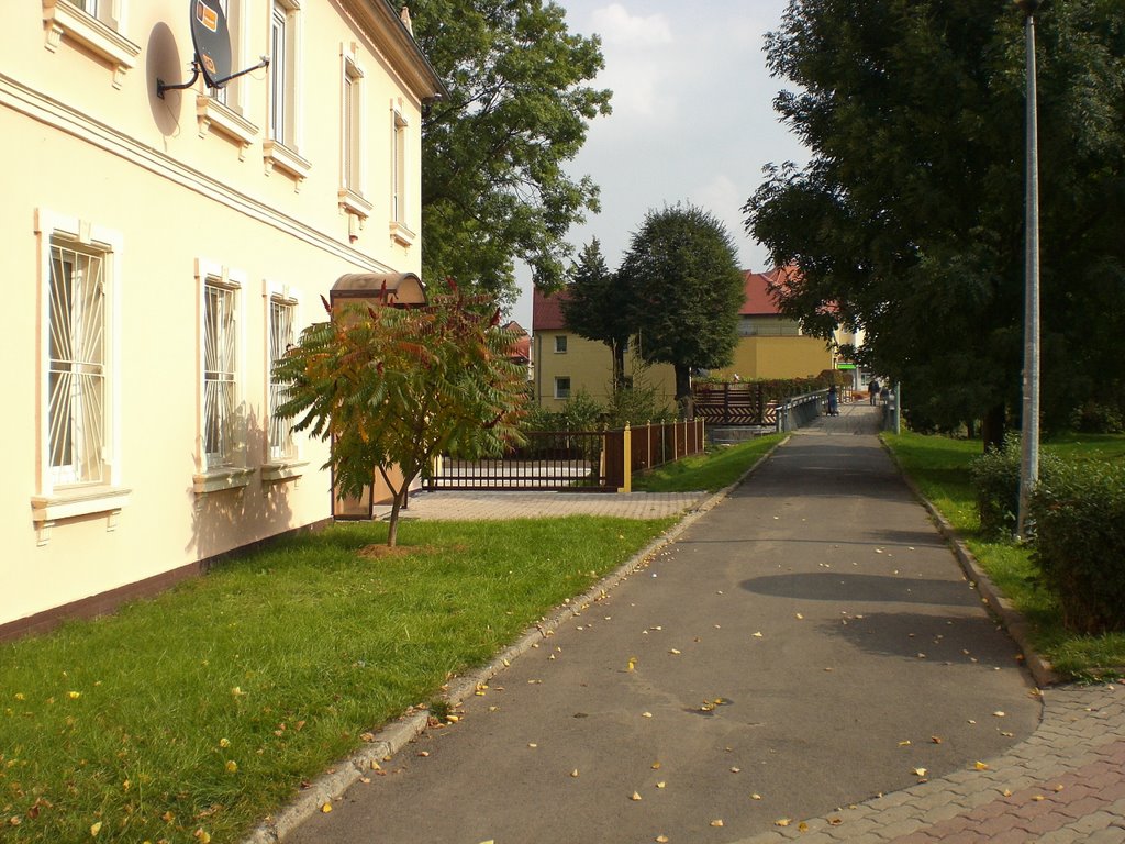 Bogatynia, ul. Armii Czerwonej - Widok na dawną trasę wąskotorówki