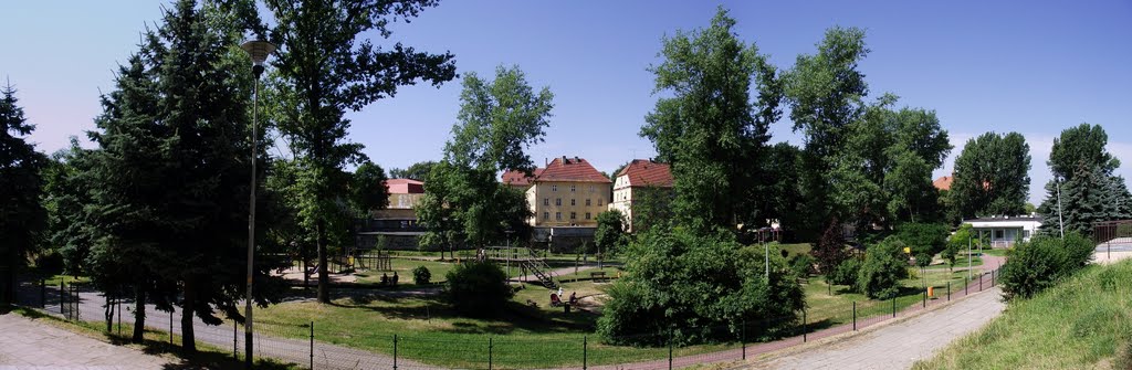 Bolesławiec - podwórko bloku przy ul. Łukasińskiego