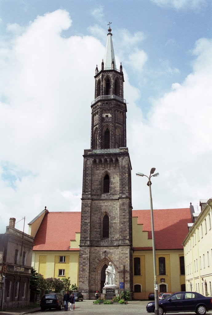 Kościół w miejscu zamku w Bolesławcu (www.zamki.pl)