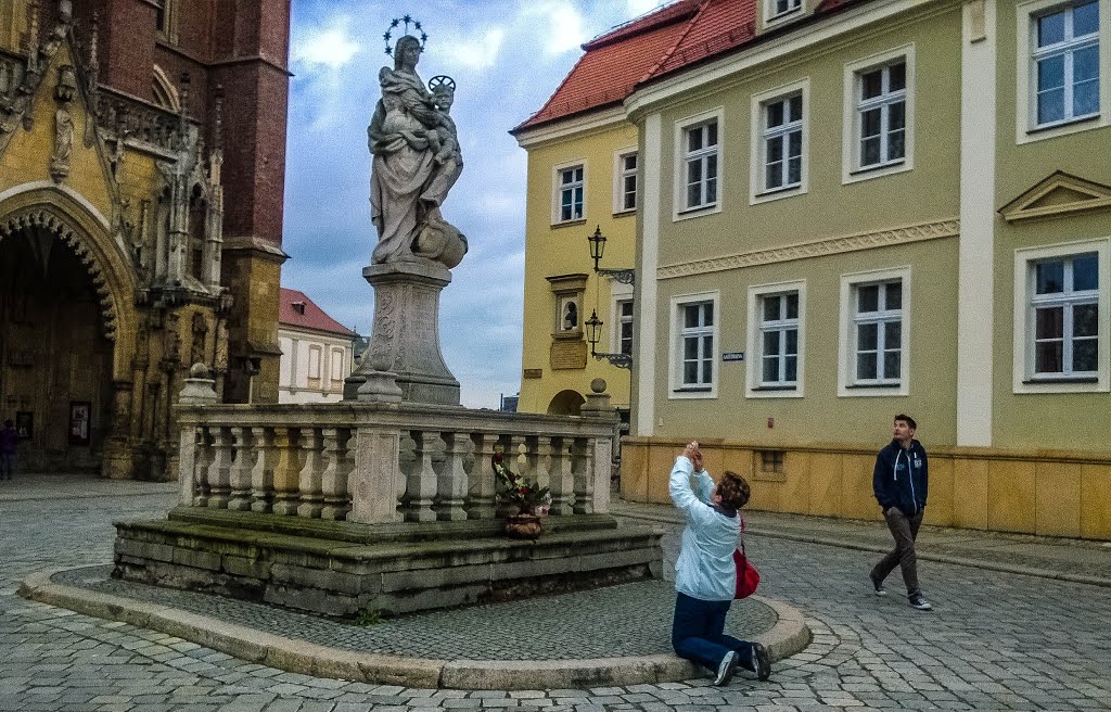 Modlitwa o dobre zdjęcie.     Prayer for a good photo.