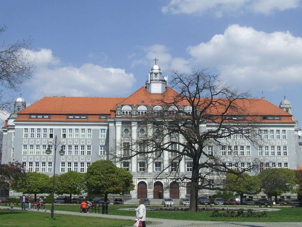 Legnica Budynek w którym mieściła się siedziba Armi Radzieckiej w latach powojennych (kwiecień 2008)