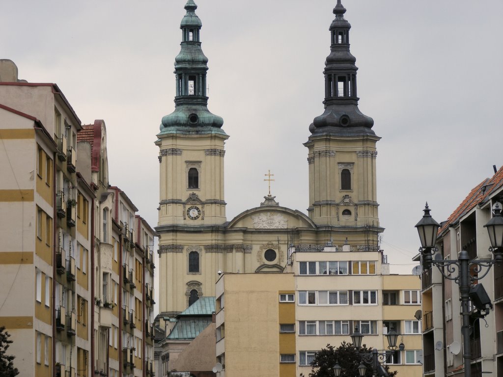 Legnica-Widok z rynku wież kościelnych