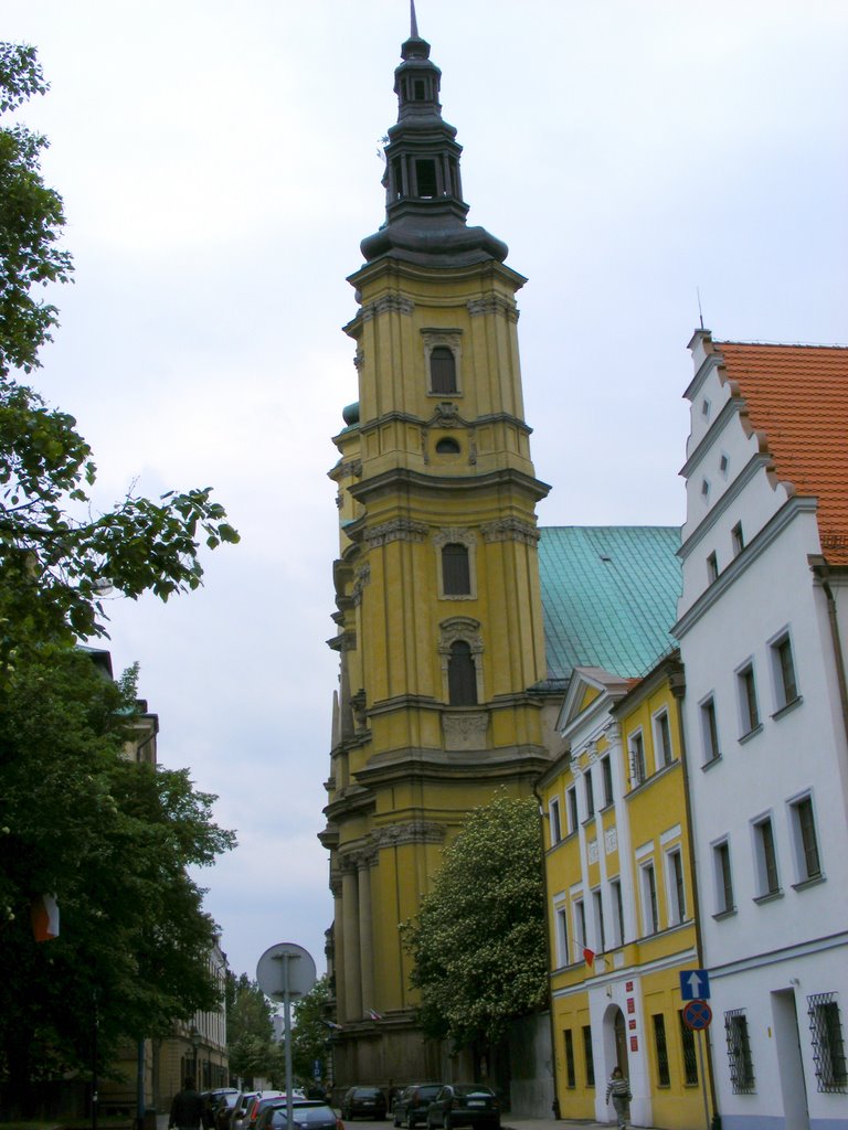Legnica-Widok Kościoła przy ul. Ojców Zbigniewa i Michała