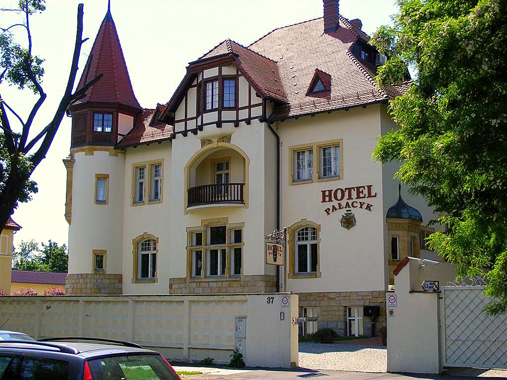 Legnica.Hotel Pałacyk