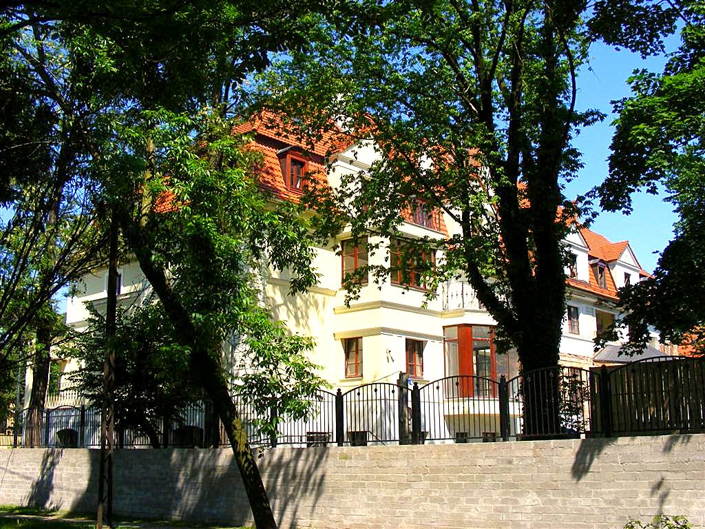 Legnica.Hotel przy ul. Stefana Okrzei