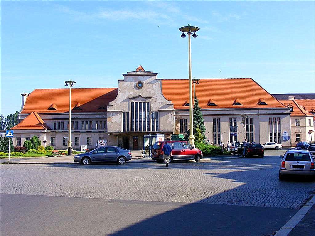 Legnica.Budynek dworca kolejowego.The building of the railway station