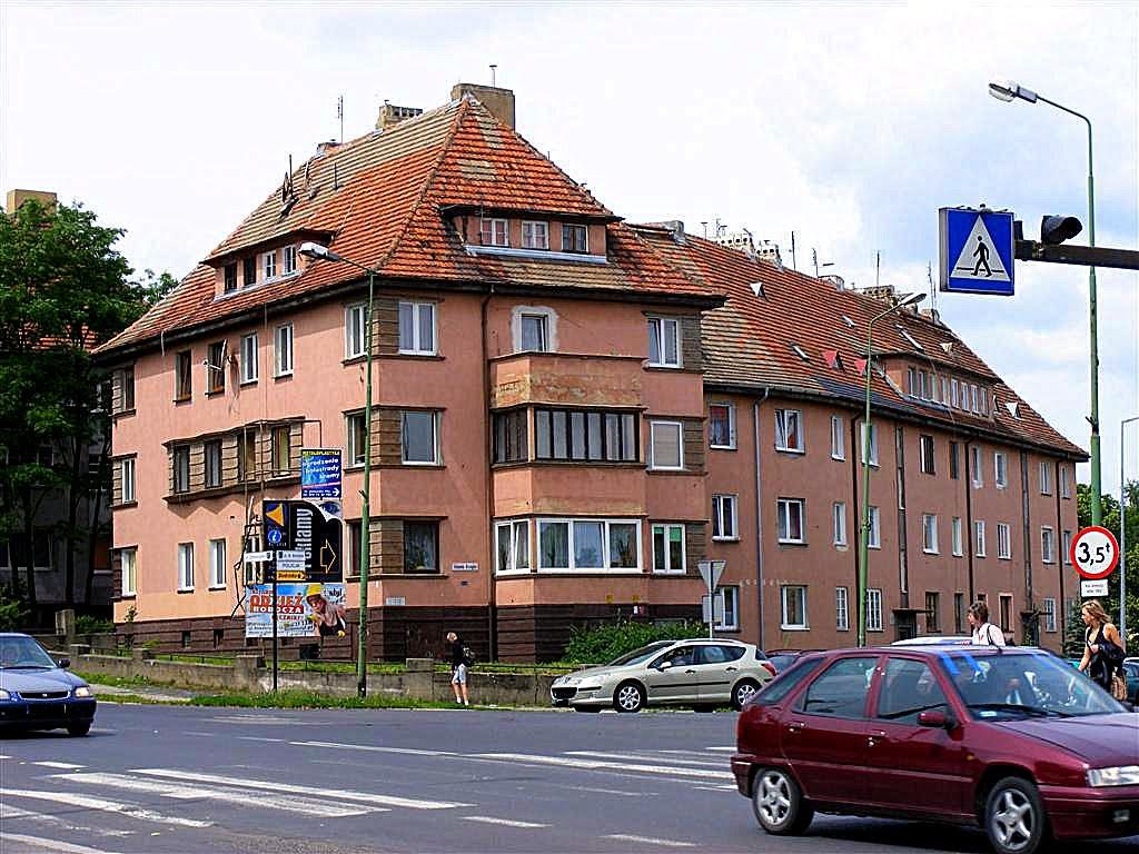 Legnica.Widok kamienicy przy ul. Adama Asnyka.View house Street. Adam Asnyk