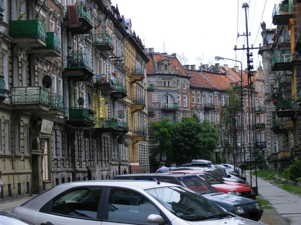 Legnica.Kamienice z balkonami przy ul. F.Roosevelta..Houses with balconies Street. F. Roosevelt