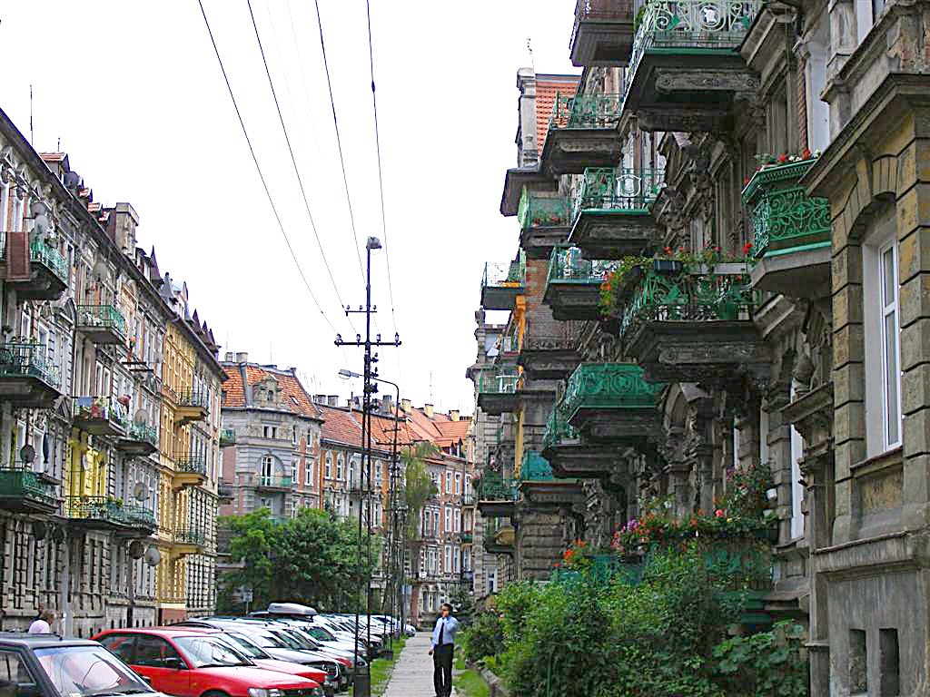 Legnica.Kamienice z balkonami przy ul. F.Roosevelta. Houses with balconies Street. F. Roosevelt