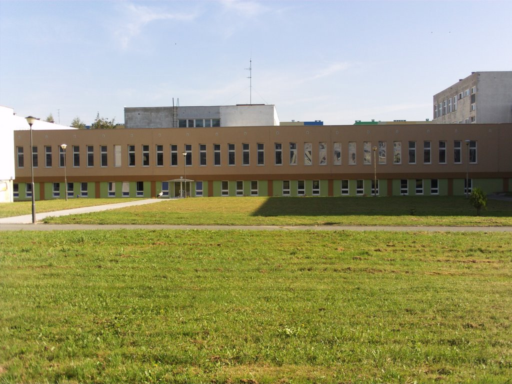 Oława, SP. nr 8 w Oławie, ul. Iwaszkiewicza