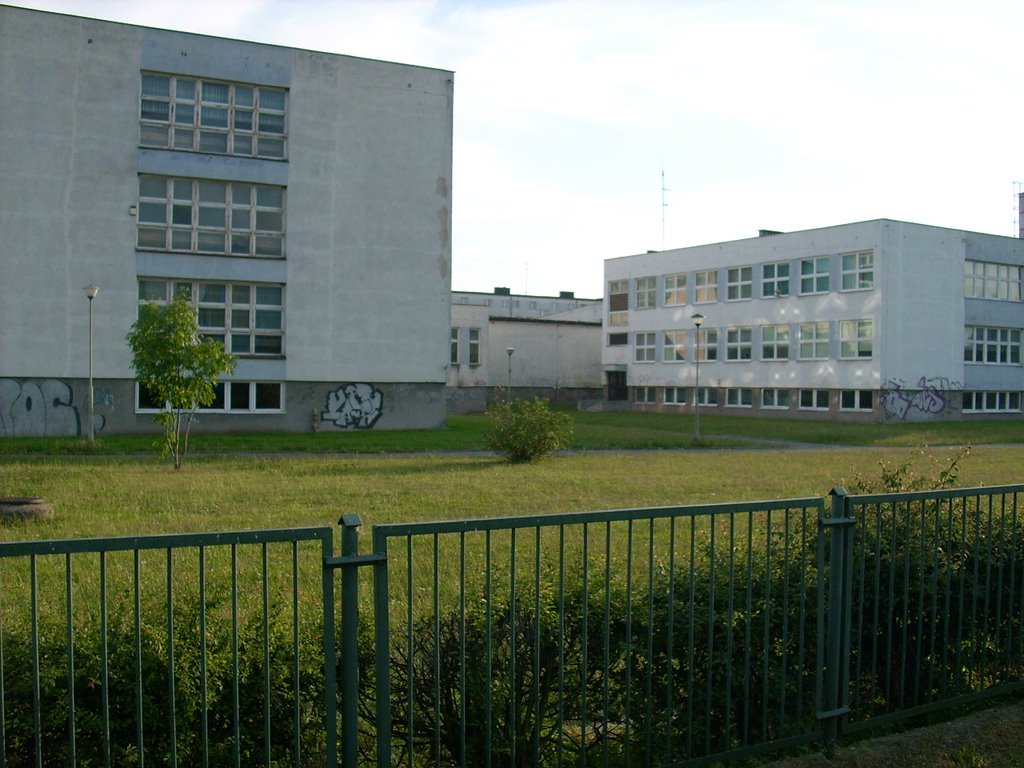 Oś. Sobieskiego, SP nr.8 w Oławie, ul.Iwaszkiewicza
