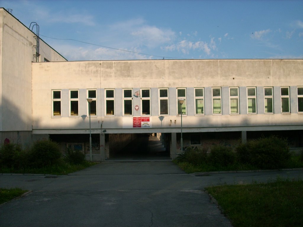 Oś. Sobieskiego, SP nr.8 w Oławie Front,  ul.Iwaszkiewicza
