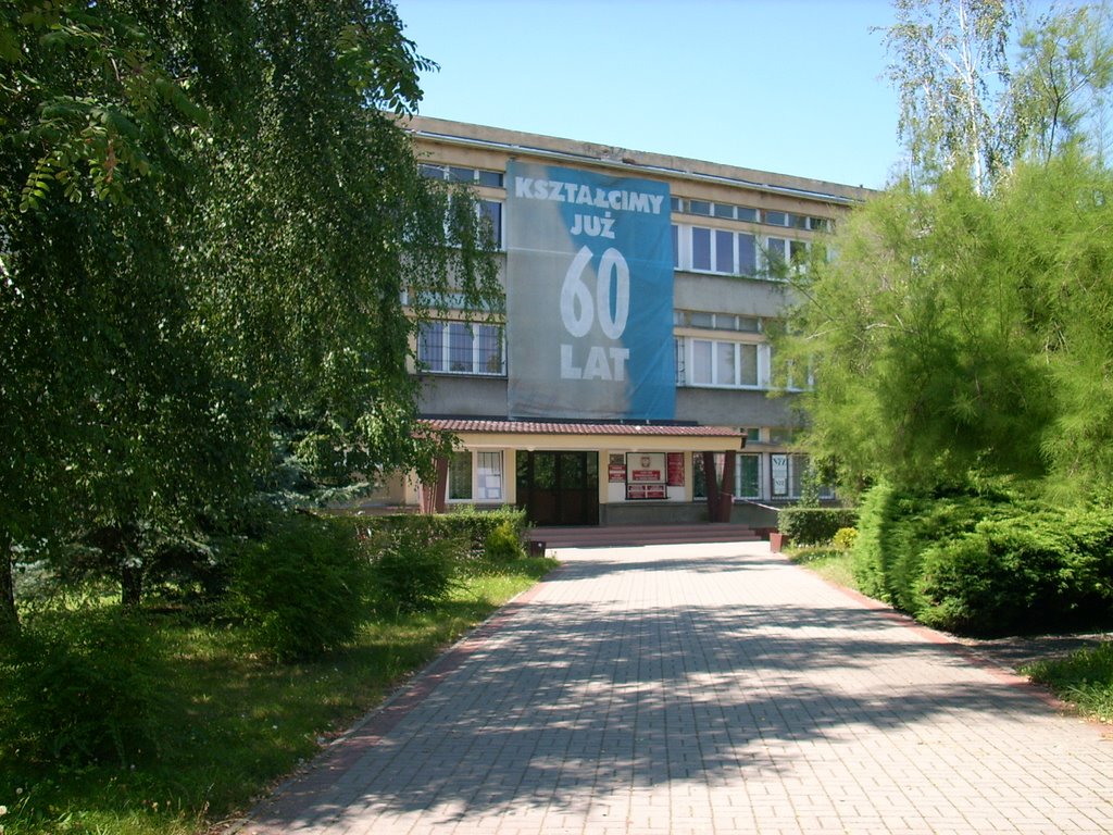 ul.Kutrowskiego, ZSP nr 1 w Oławie