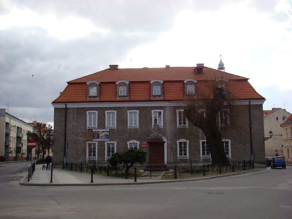 Oleśnica-skwer z pomnikiem F.Chopina