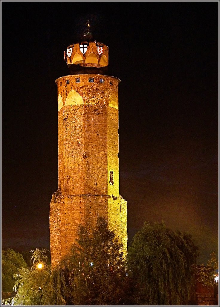 Wieża nocą