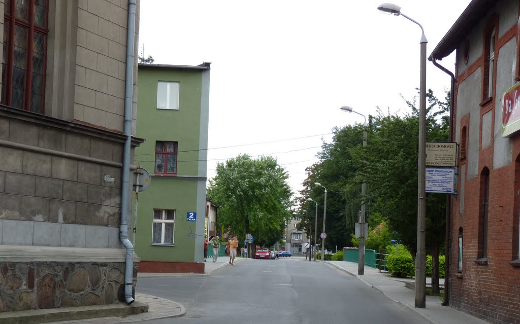 Brodnica -  ul Kościelna w głębi mostek
