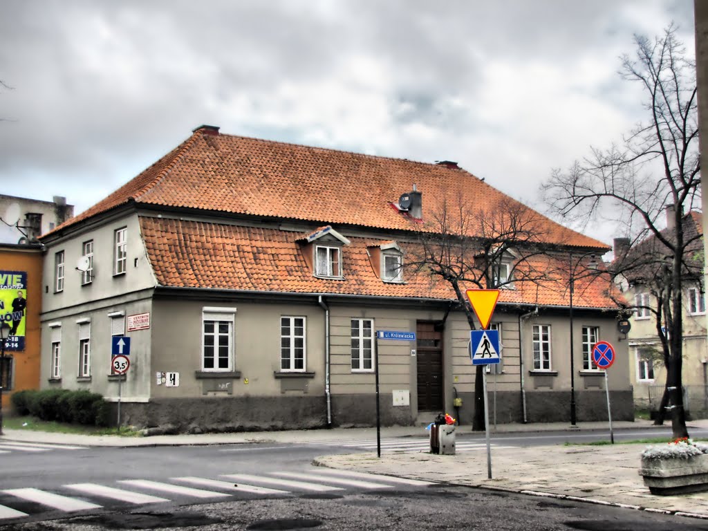 Królewiecka. Czy ktoś wie co było tutaj przed/po wojnie?
