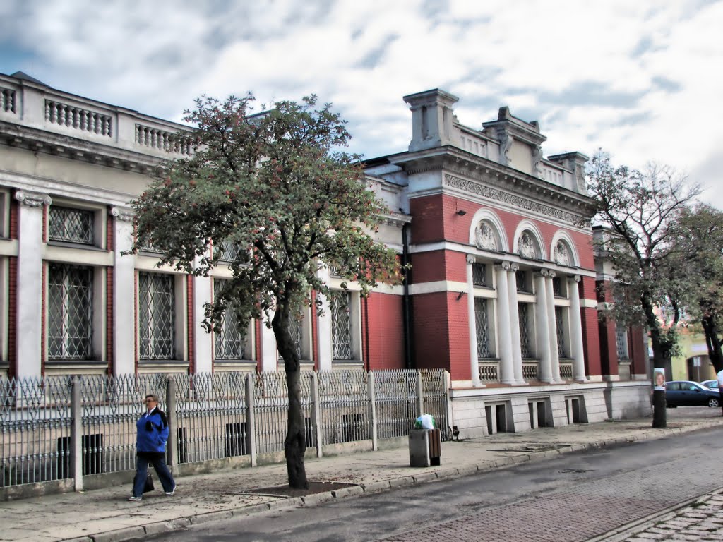 dawny budynek bankowy / A former bank building