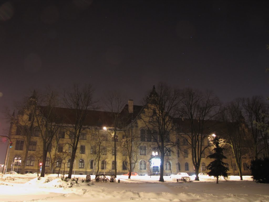 Inowrocław - skwer Obrońców Inowrocławia i budynek Sądu Rejonowego z1901r przy ul. G. Narutowicza
