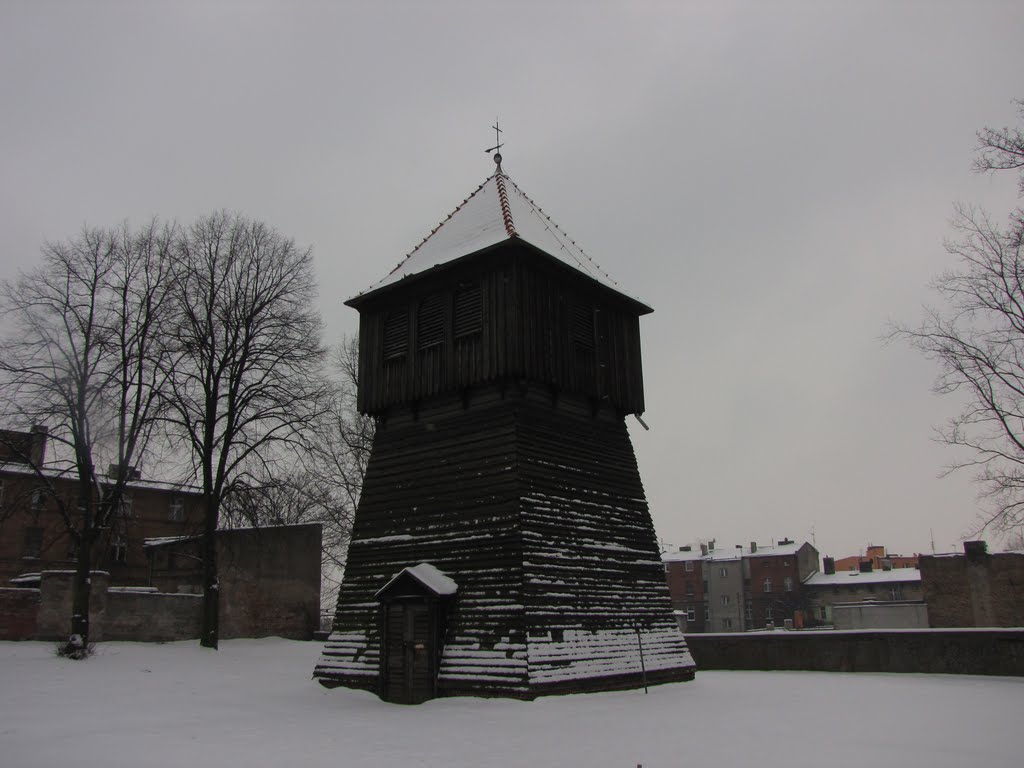 Inowrocław - dzwonnica przy kościele św. Mikołaja