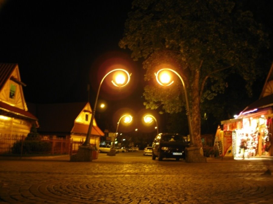 Zakopane - ul. Krupówki nocą - perspektywa ul. Weteranów Wojny