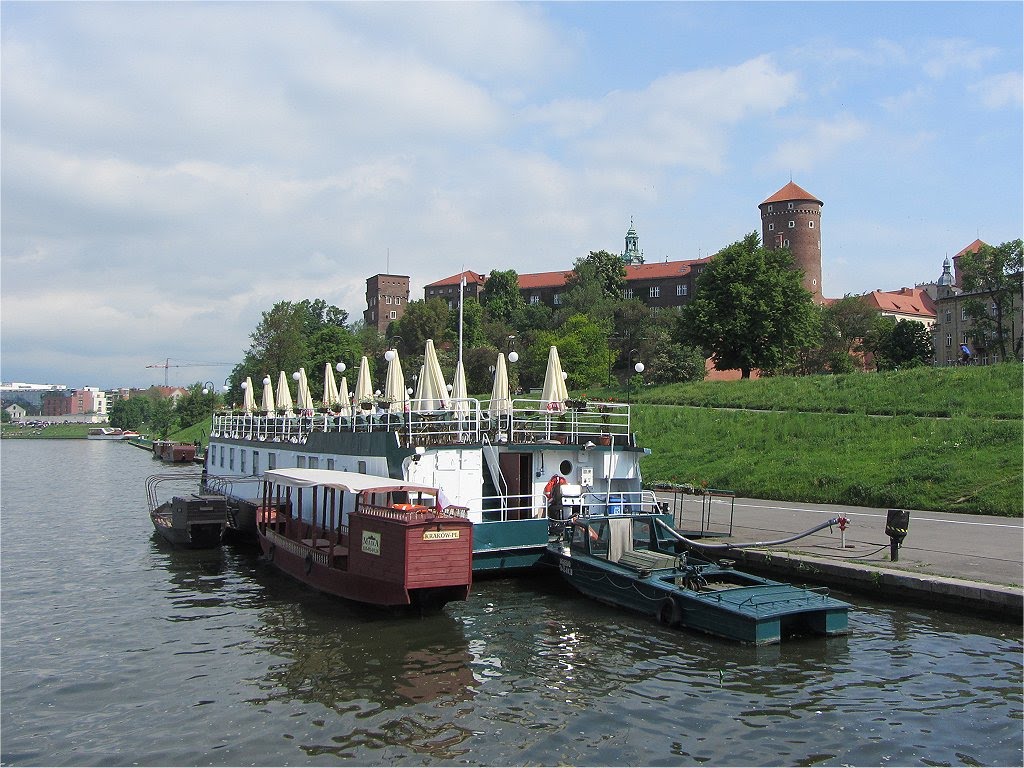 Krakow, Wawel castle from Wisla