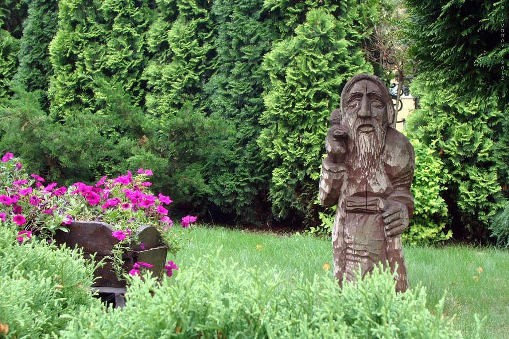 Wooden smith or dwarf / Drewniany krasnal lubo kowal / Hölzerner Zwerg oder Schmied / کوتوله یا آهنگر چوبی