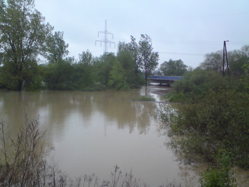 Most na rzece Skawinka (ul. Piastowska,  powódź, maj, 2010)