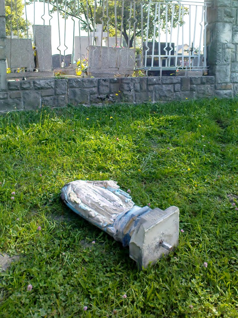 Skawina - fallen Madonna, headless and profaned
