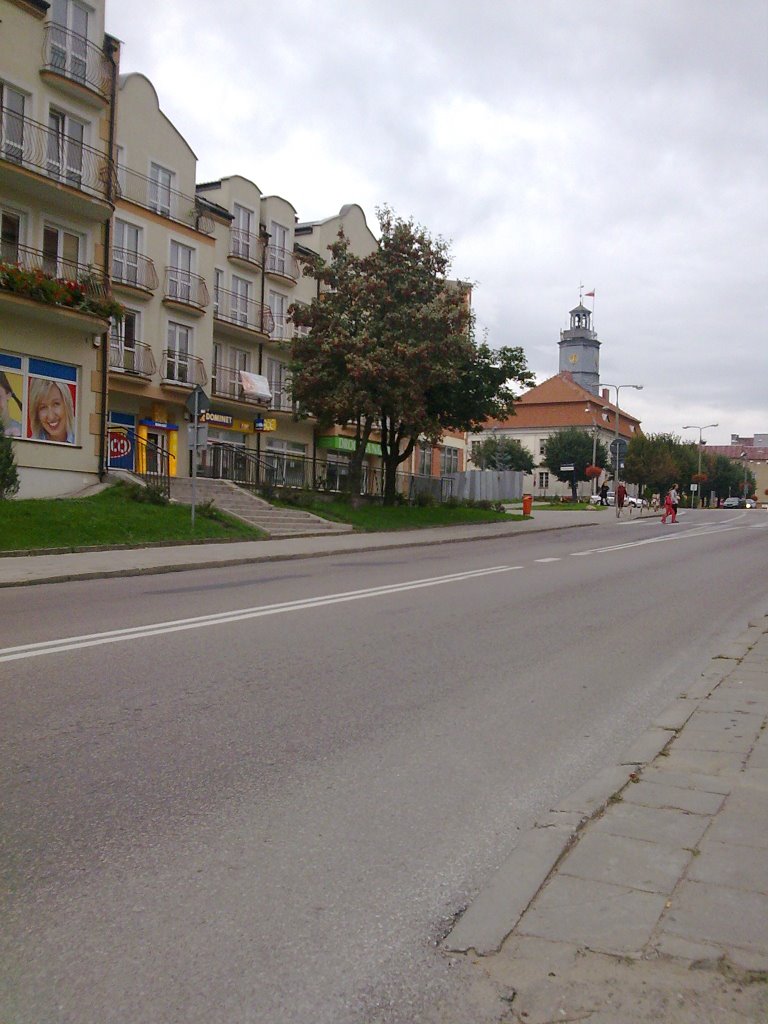 widok na ul.Warszawska ,w oddali wieża Ratusza