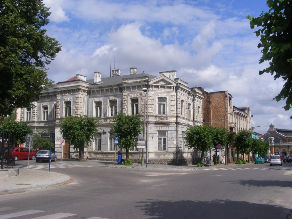 Wzniesiona w końcu XIX wieku kamienica w stylu neorenesansowym z zaznaczonymi wpływami francuskimi, dwukondygnacyjna, pobudowana na planie prostokąta.