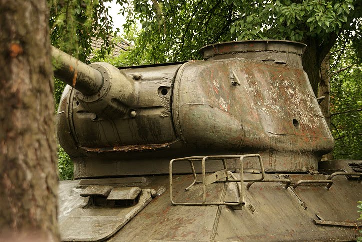 MŁAWA - T34 W OGRÓDKU