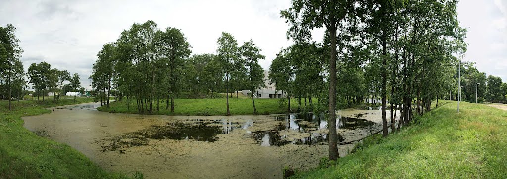 OSTROŁĘKA- FORT GENERAŁA BEMA - MAUZOLEUM POLEGŁYCH W BITWIE POD OSTROŁĘKĄ 26 MAJA 1831