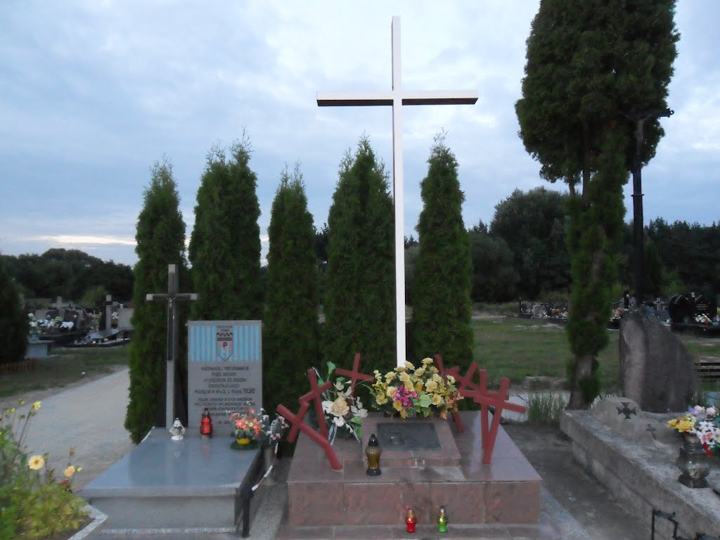 Na cmentarzu w Ostrołęce
