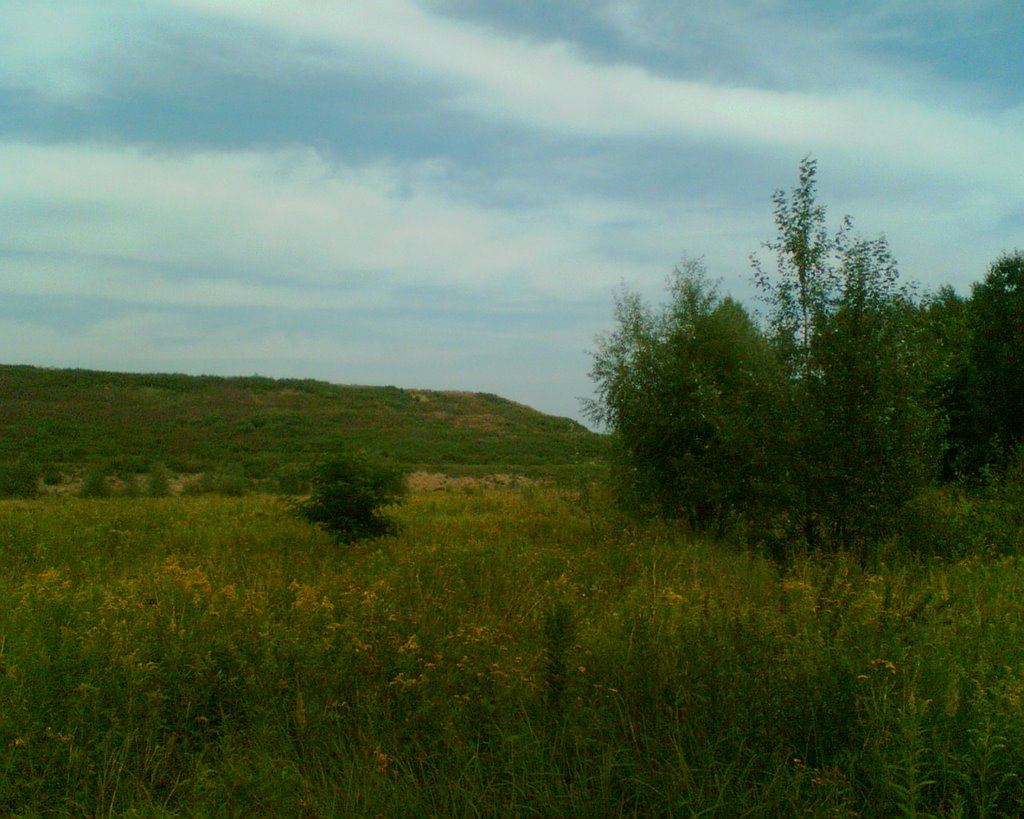 Marki - widok na górkę z ul.Okólnej - dawne wysypisko śmieci