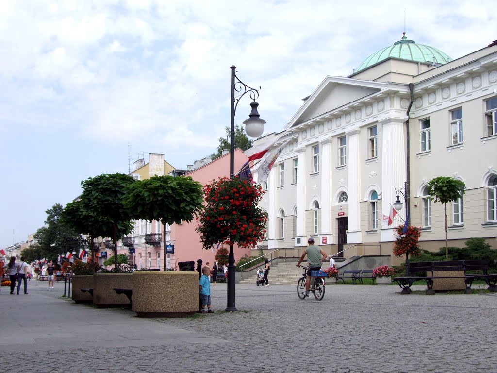 Bu­dy­nek wy­bu­do­wany dla ra­dom­skiego od­działu Ro­syj­skiego Banku Państwa w 1919 roku (Radom)