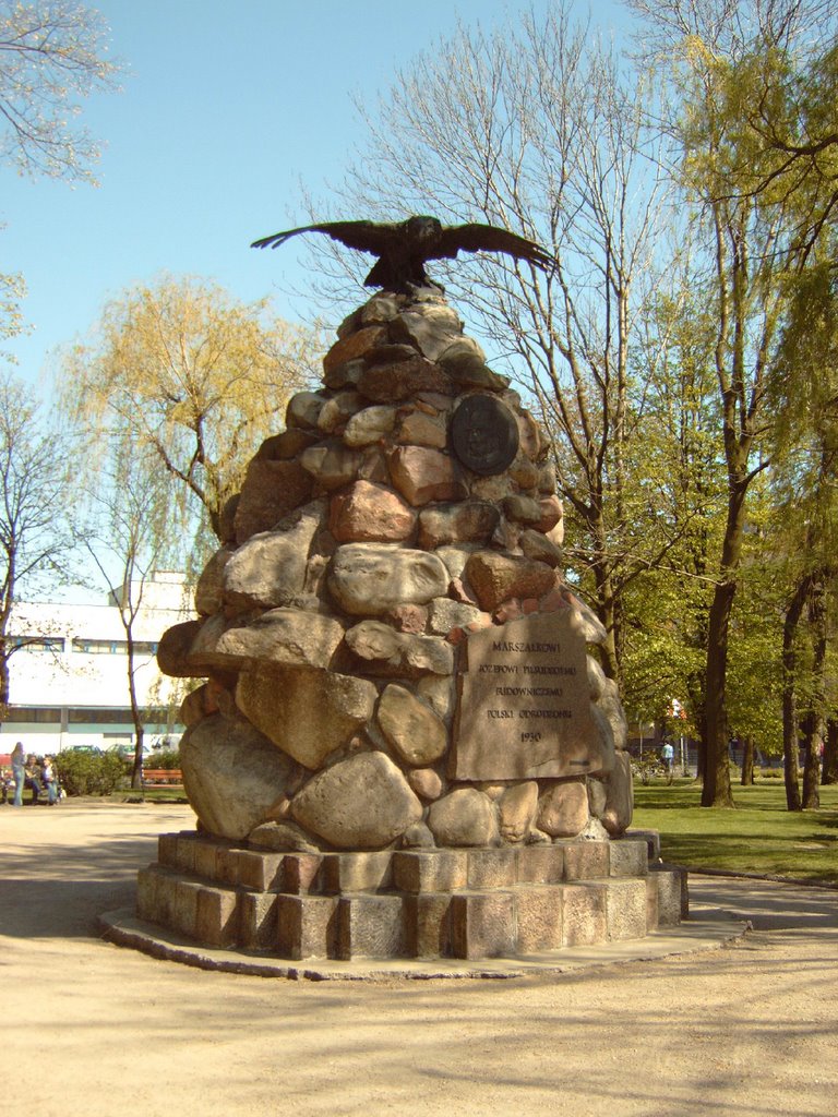 Pomnik poświęcony Marszałkowi J. Piłsudskiemu, (Monument for national hero J. Pilsudski)