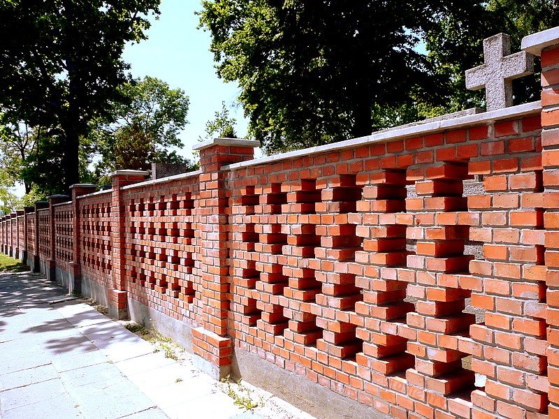 mur cmentarny