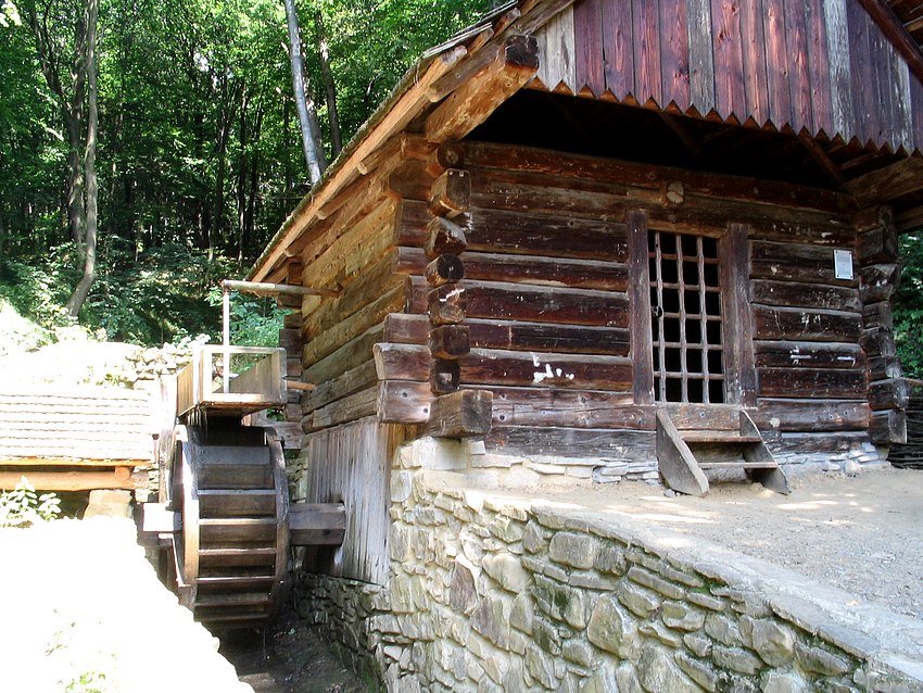 Sanok, skansen - młyn wodny