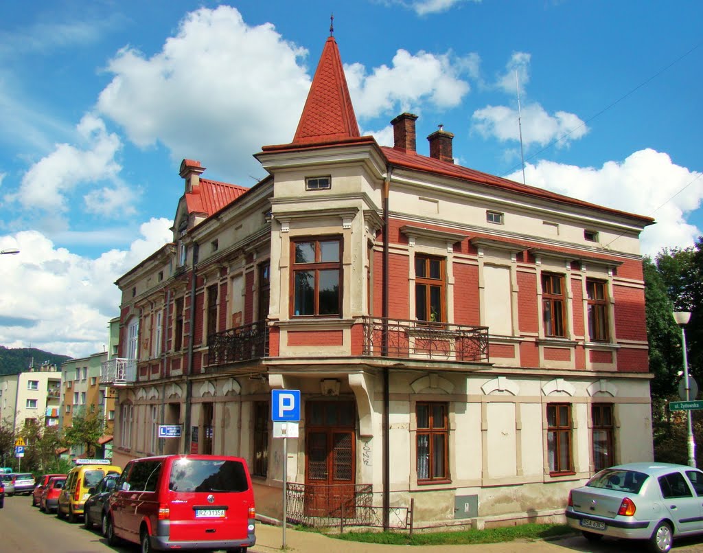 Sanok -kamienica na rogu ulic Modrzewskiego i Jana III Sobieskiego