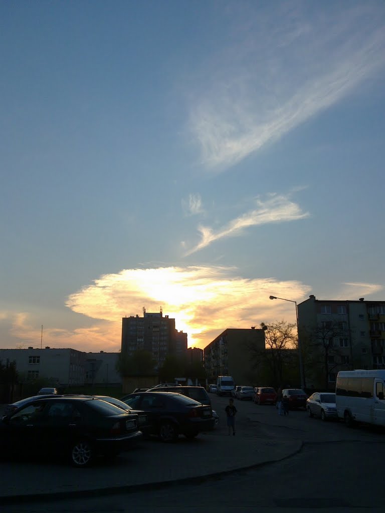 Wieczorne niebo nad miastem