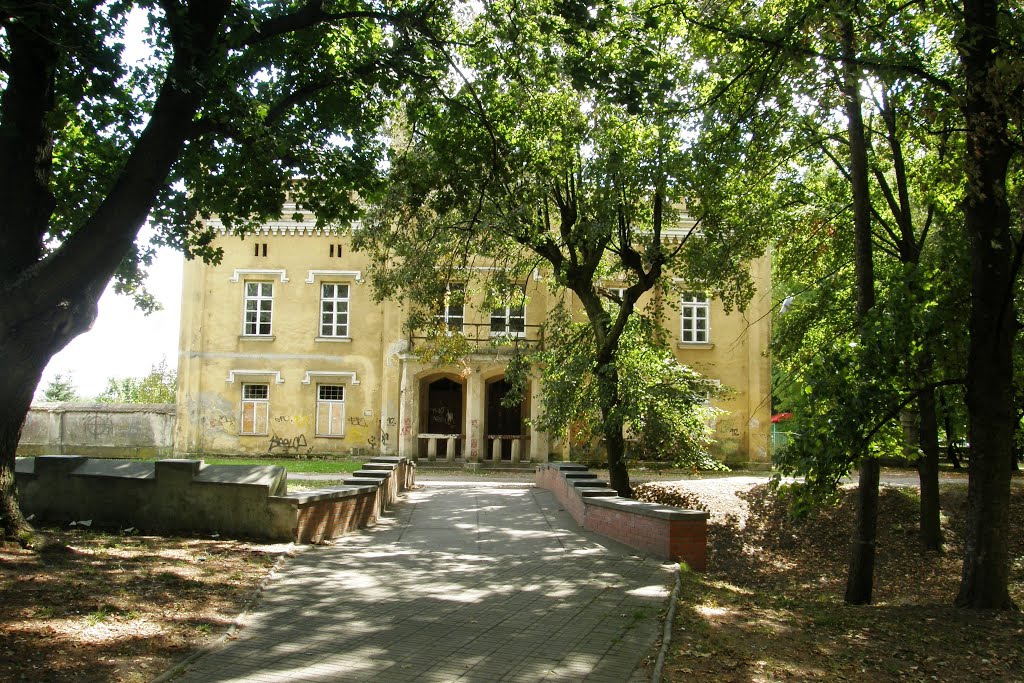 Tarnobrzeg - zespołem pałacowo-parkowo-ogrodowym w Dzikowie (Dzików Castle with park and garden complex)