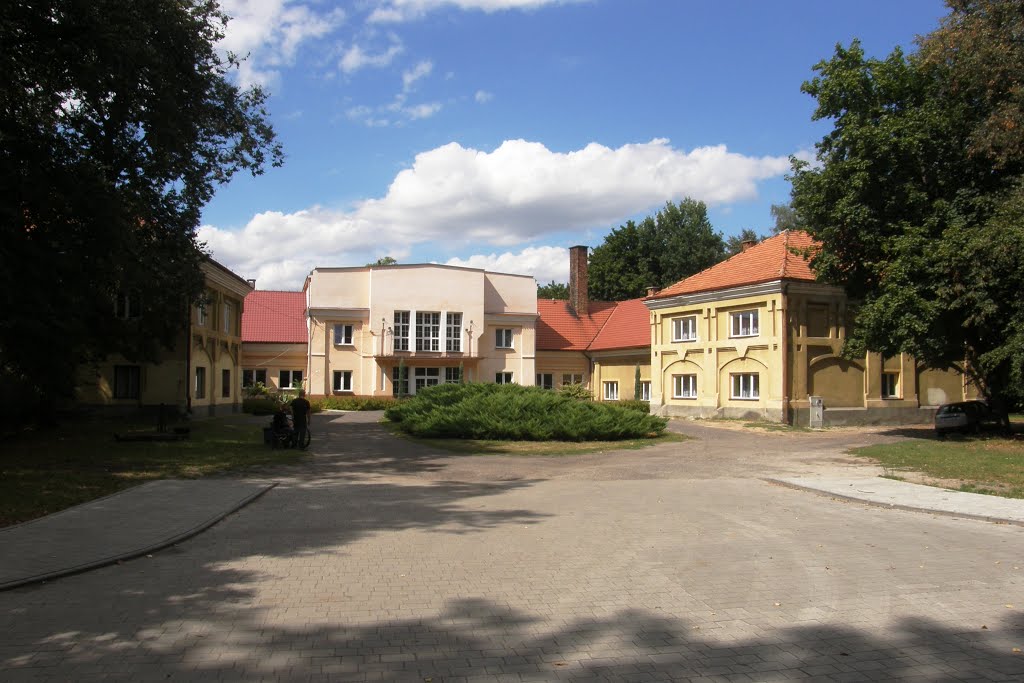Tarnobrzeg - zespołem pałacowo-parkowo-ogrodowym w Dzikowie (Dzików Castle with park and garden complex)