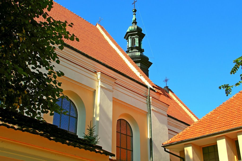 Kościół Trójcy Przenajświętszej i klasztor OO. Franciszkanów - Reformatów w Jarosławiu . Wybudowany w latach 1710-1716 przez Martyna z Kęt , według projektu Tomasza Belottiego.