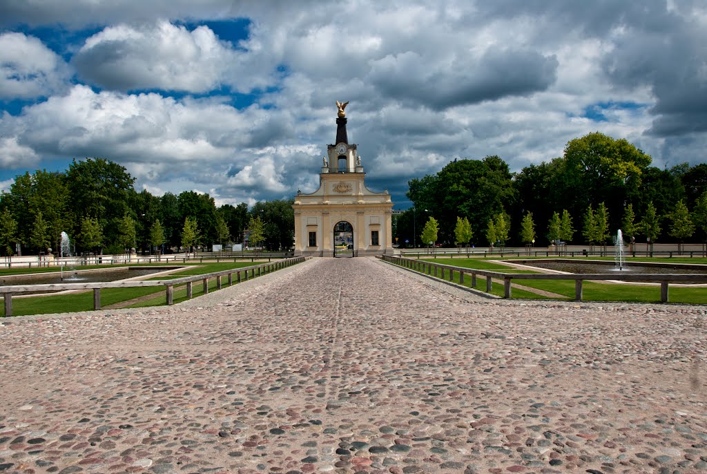 Main gate to the Medical University