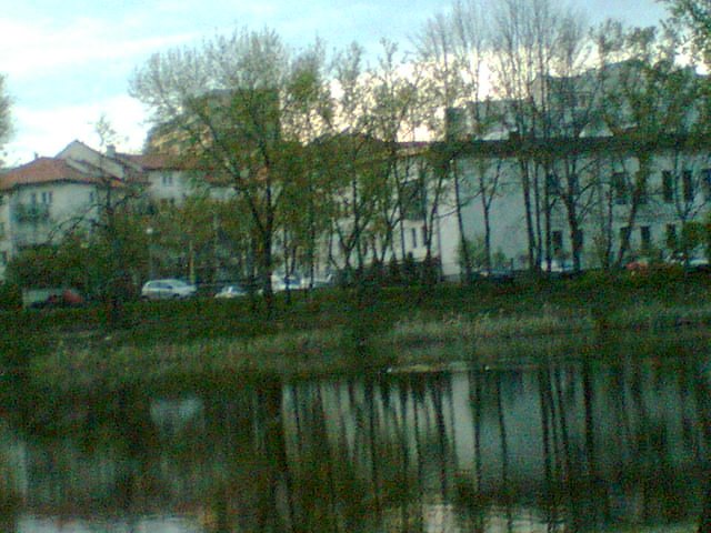 Białostockie osiedle (ulokowane gdzieś na trasie prowadzącej z centrum miasta do dzielnicy Dojlidy).