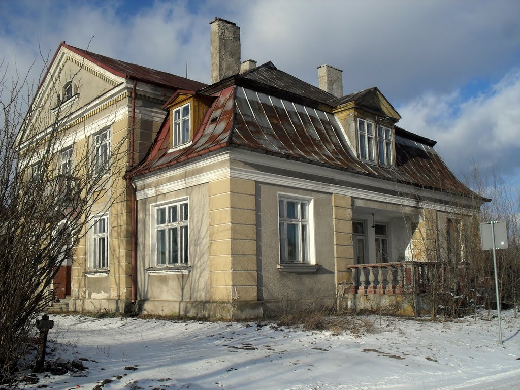 Piękny a niszczejący budynek przy ul. 11-go listopada