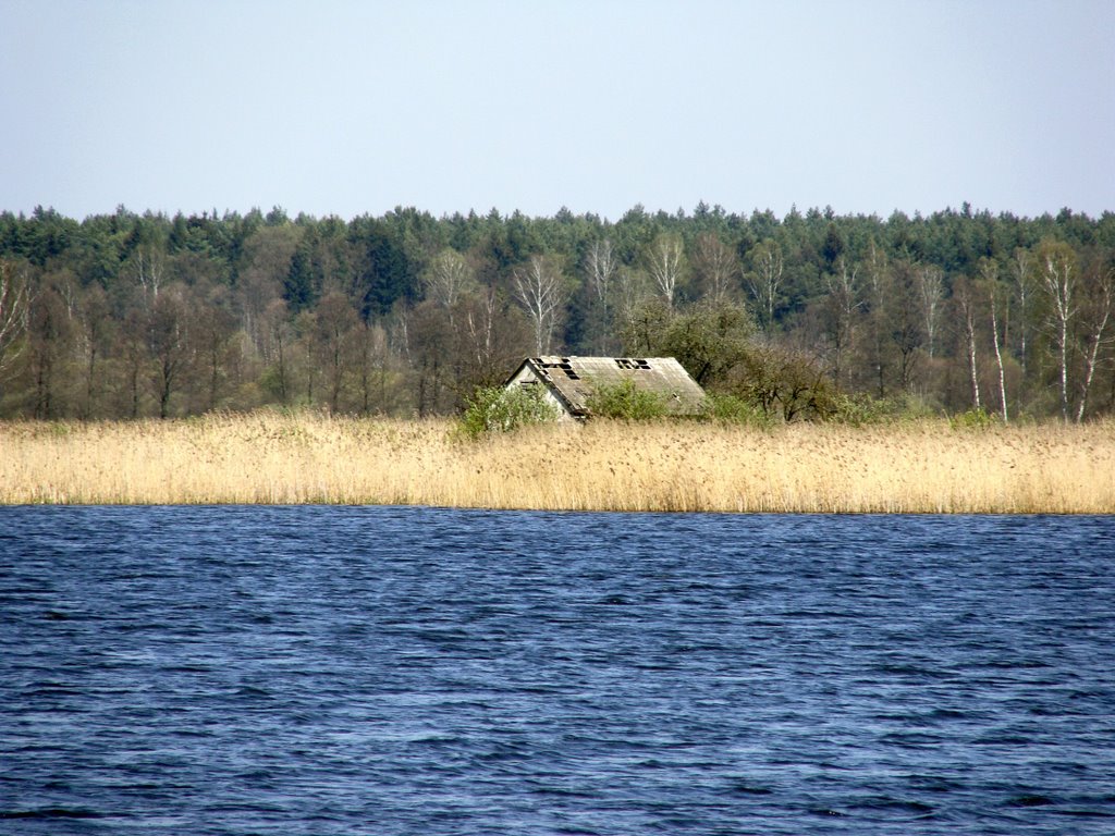 Stary dom rybacki, stawy hodowlane Popielewo wybudowane na przełomie XIX-XX wieku (kwiecień 2009)